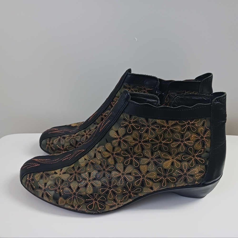 Pikolinos Embroidered Floral Zip-Up Booties
